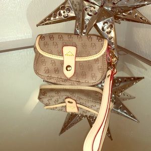 Dooney & Bourke small wristlet